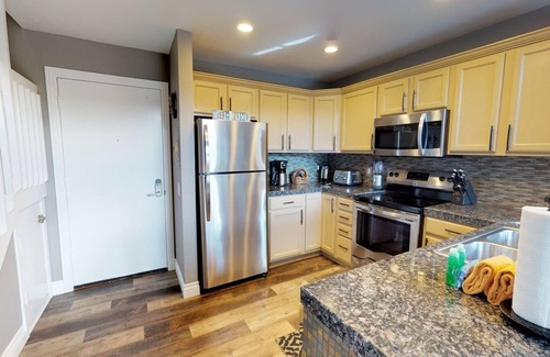 Mammoth Lakes Condo | Cute and cozy 1 br + loft condo with great views in Mammoth Ski & Racquet Club