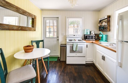 Bonita Springs Cottage | Cute Bonita Springs Vacation Rental - Pets Welcome