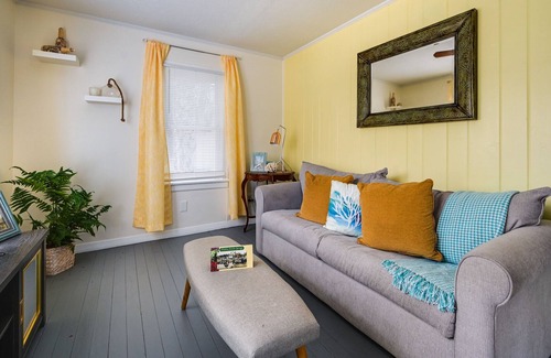 Bonita Springs Cottage | Cute Bonita Springs Vacation Rental - Pets Welcome