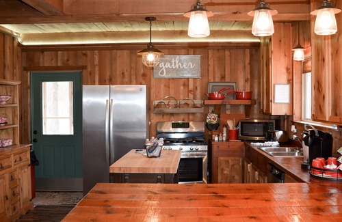 Board Camp Cabin | Cute cabin located in the shady mountains. 1 mile from south Wolf Pen trailhead.