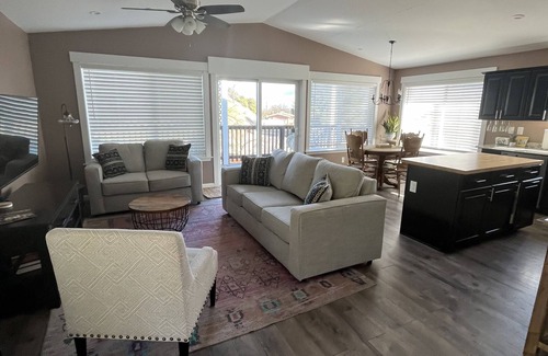 Paso Robles House | Cute Canyon Guest House near downtown with views- dog friendly!
