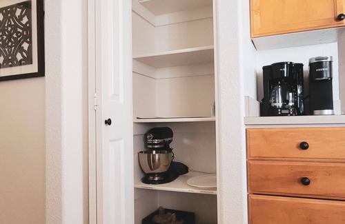 Lake Havasu City House | Cute, Clean, Cozy & Bright! Comfortably Sleeps 8 - Ample Boat/Toys Parking.