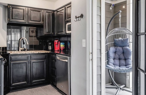 Rutledge Hill Condo | Cute/Comfy! Walk 2 Bars! Free Parking