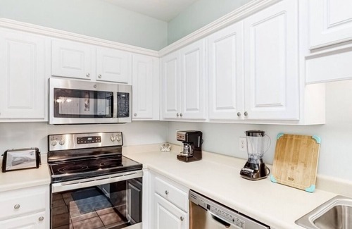 Gulf Shores Condo | Cute condo located between the beach and the lagoon