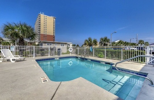 Gulf Shores Condo | Cute condo located between the beach and the lagoon