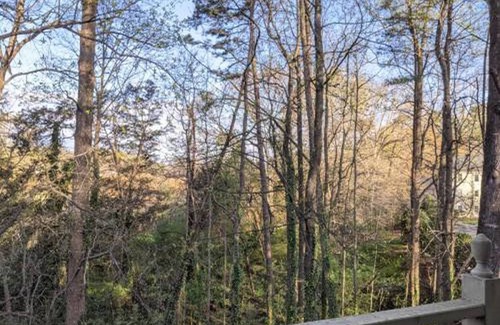 Greensboro Apartment | Cute Condo Near Cone Health