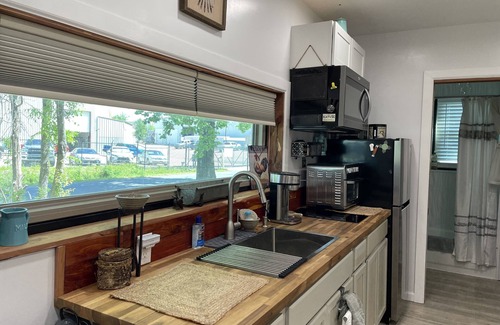 Hot Springs Cottage | Cute Container Cottage with all amenities of home