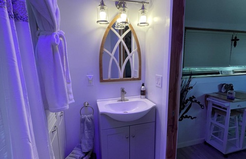 Hot Springs Cottage | Cute Container Cottage with all amenities of home