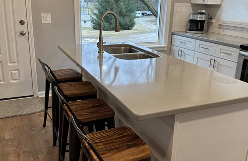 Brooklyn House | Cute Cottage in Irish Hills with access to all sports lake!