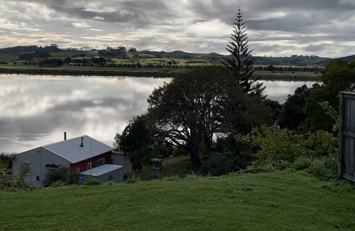 Te Kopuru Cottage | Cute Cottage Overlooking the Northern Wairoa River. Uninterrupted Views