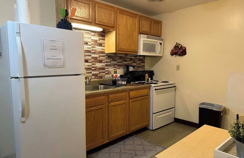 Downtown Pittsburgh Apartment | Cute Downtown APT | Quick & Safe Walk to PPG Arena