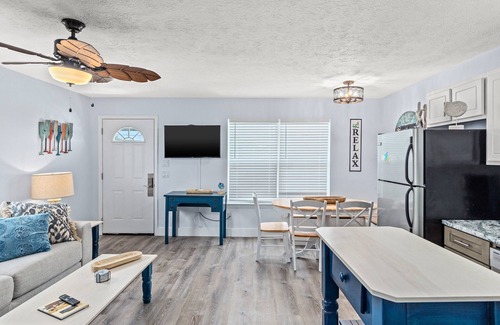 Bahama Beach House | Cute Newly Remodeled! 500 feet to Beach!