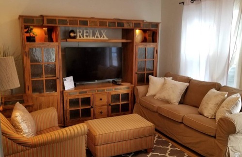Downtown Klamath Falls House | ❤️ Cute Smarthouse WiFi 4KTV W/D OIT Golf Hospital