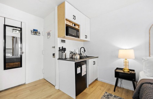 Midtown West Apartment | Cute Studio: 5 minutes walk to Times Square
