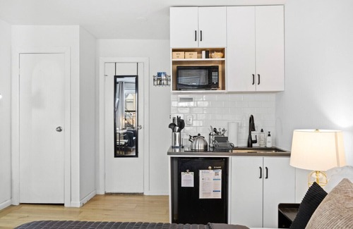 Midtown West Apartment | Cute Studio: 5 minutes walk to Times Square