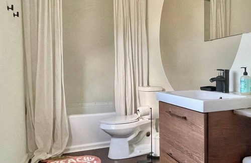 Cedar Creek Apartment | Cute Studio Apt on 8 Acres - Near COTA & Austin