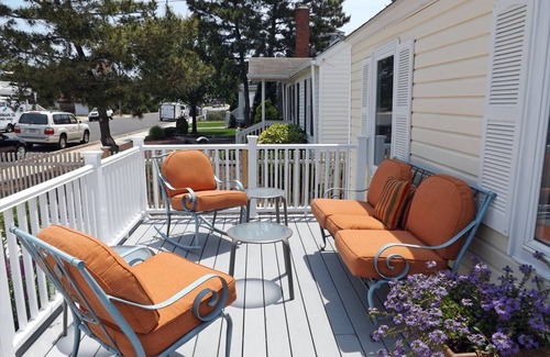Avalon Cottage | Cute three bedroom cottage located just one and a half blocks from the beach