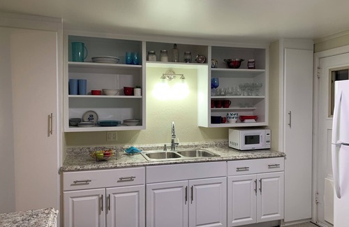 Tyrone House | Cute Totally Remodeled Casita in the Heart of Town