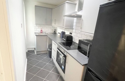 Wavertree House | Cute two bedroom house with free street parking & WiFi