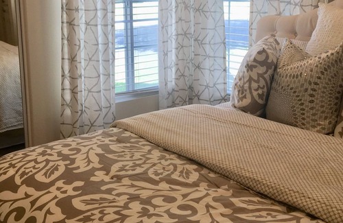 Thousand Oaks Condo | CUTEST AND CLEANEST ROOM IN OAK PARK! 20 MINUTES TO MALIBU, MINUTES TO AMGEN!