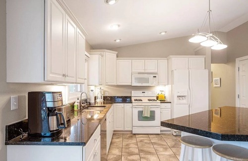 Grand Haven House | Cutest home, close to boardwalk, downtown, restaurants, and beach