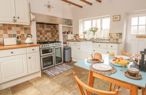 Wirksworth Cottage | CUTLERS COTTAGE, pet friendly, country holiday cottage in Wirksworth