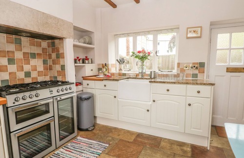 Wirksworth Cottage | CUTLERS COTTAGE, pet friendly, country holiday cottage in Wirksworth