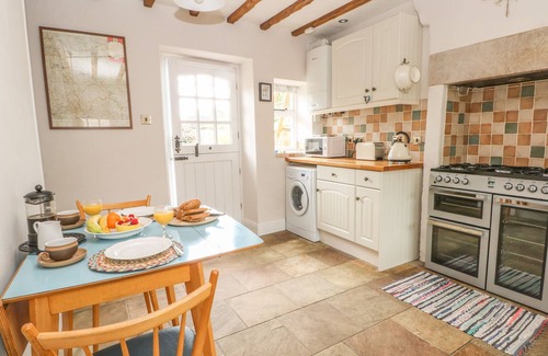 Wirksworth Cottage | CUTLERS COTTAGE, pet friendly, country holiday cottage in Wirksworth