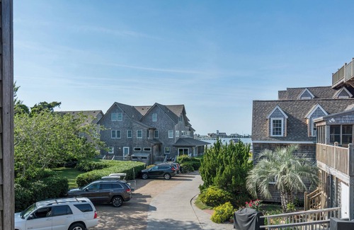 Ocracoke Villa | CV8: Crow's Nest -2nd floor 2 BR villa with screened porch!