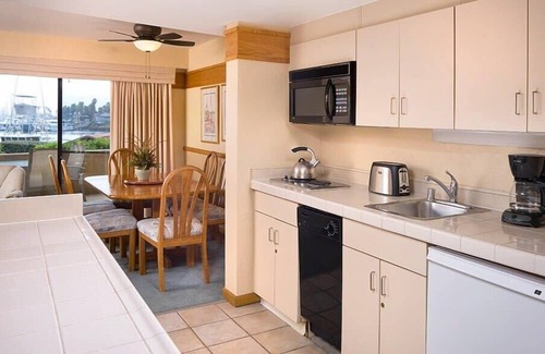 Ventura Condo | CW Harbortown Point | 1BR/1BA Queen Suite w/Balc