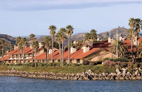 Ventura Condo | CW Harbortown Point | 1BR/1BA Queen Suite w/Balc