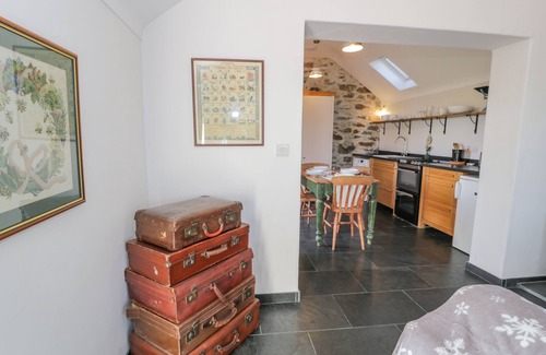 Llanfaethlu Cottage | CWCH GWENYN, character holiday cottage in Llanfachraeth