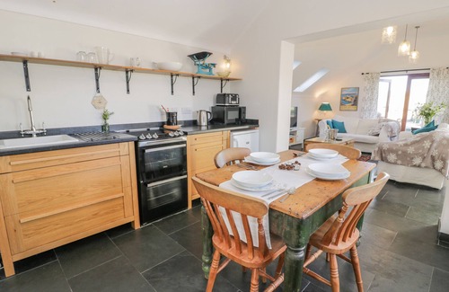 Llanfaethlu Cottage | CWCH GWENYN, character holiday cottage in Llanfachraeth