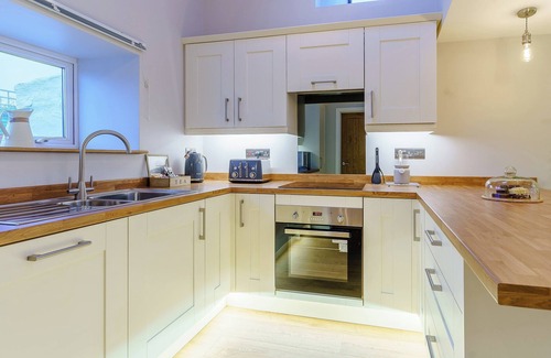 Tan-y-groes Cottage | Cwmporthman Farm Cottage-UK34701