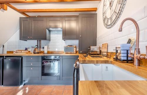 Cribyn House | Cwtch Honey - Uk49792