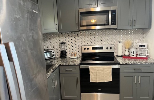 Lauderdale Lakes Apartment | Cypress Condo Updated 1/1.5 Park and Sunset views-Safe-Secure-Close to beach