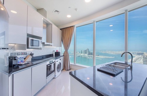 Dubai Media City Apartment | Czechin - Avani Palm View Tower