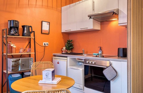 Gare-Jouvenet Apartment | Déborah, studio calme lit et place de parking