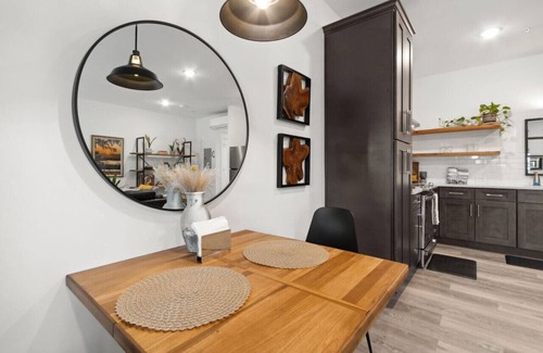 St. Marys Apartment | #D Industrial Vibe - DT - Steps to Shops & Dining