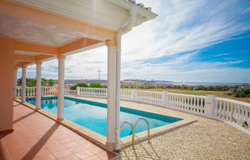 Alfarrobeira Villa | D08 - Bay View Villa in Vale da Lama