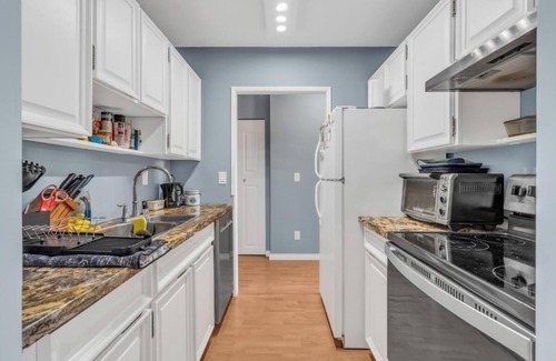 Fairview Apartment | D16 - Beautiful 1 bedroom South Granville