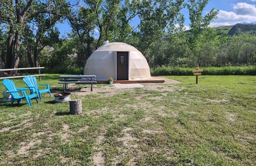 Rosedale Cabin | #D2 Dino Dome-2 Dbl Beds- Pet friendly