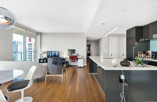 Downtown Vancouver Apartment | D42 - Amazing, Exceptional Corner Unit At Telus Garden!
