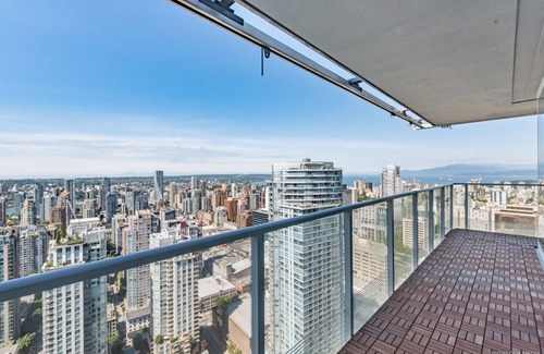 Downtown Vancouver Apartment | D42 - Amazing, Exceptional Corner Unit At Telus Garden!
