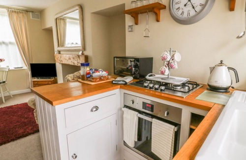 Skipton House | DAISY'S HOLIDAY COTTAGE, romantic, with a garden in Skipton