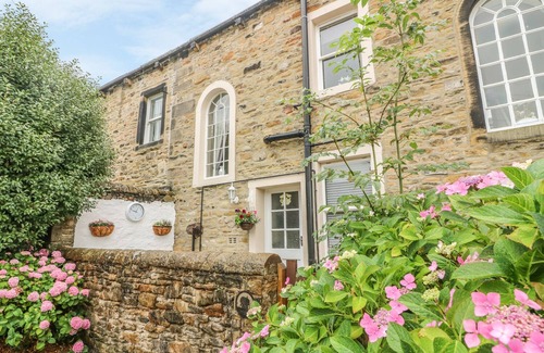 Skipton House | DAISY'S HOLIDAY COTTAGE, romantic, with a garden in Skipton