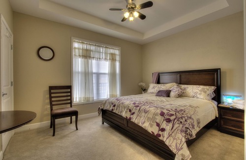 Bean Station Condo | Dale's Lakefront Penthouse w/ 4 king beds, Fireplace, Hammock Sleeps 8