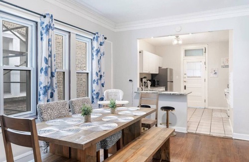 Ducktown Apartment | Dalia Flat - Sleeps 10 - 10 minutes to Downtown