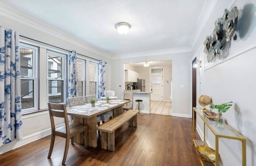 Ducktown Apartment | Dalia Flat - Sleeps 10 - 10 minutes to Downtown