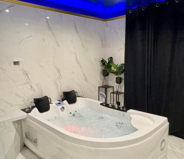 Cote Est Soquence Apartment | Dalikyda - Blue Dream - Balneo - Netflix - Cocoon